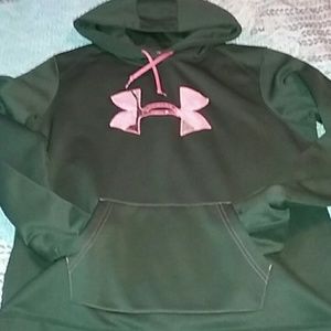Hunter green under Armour sweatshirt